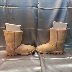 UGG Australia Classic Short Lug Sole Boots Blush Pink Shearling Size 8